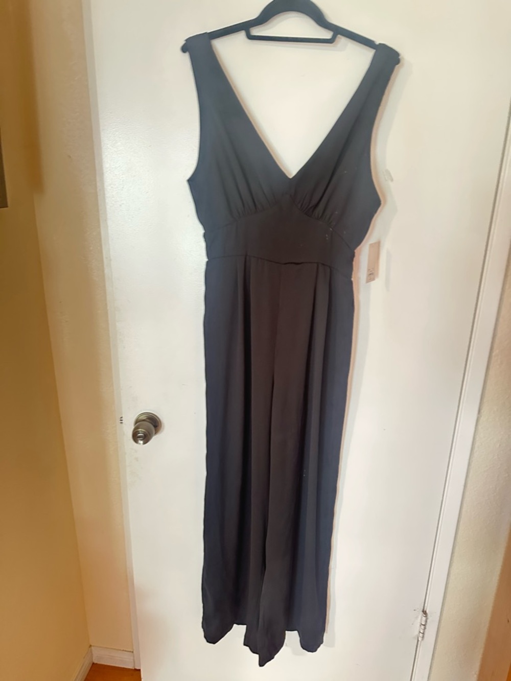 INTEMPO Classic Black V-Neck jumpsuit Dress with Defined Waist - Picture 1 of 5